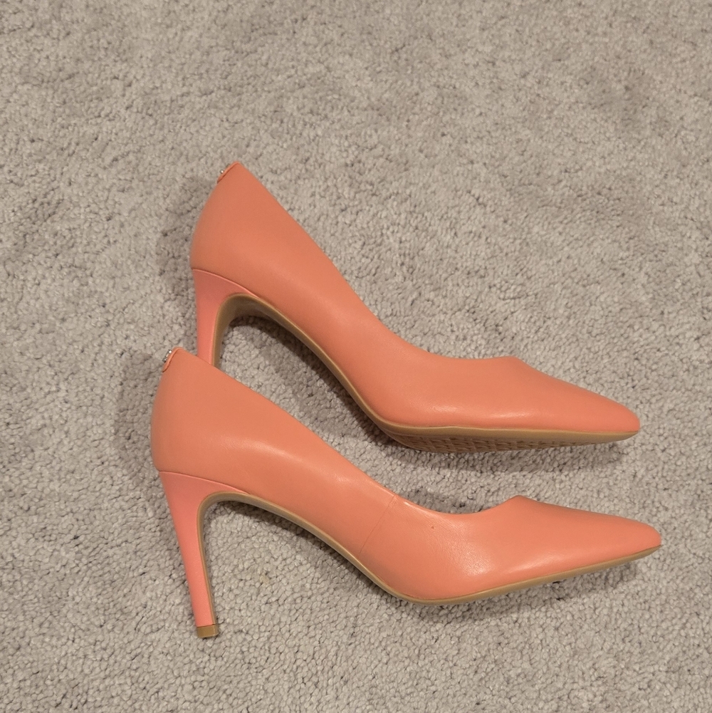 Karl Lagerfeld Women's Coral Pumps - Picture 3 of 5